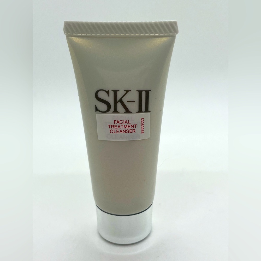 Facial Treatment Cleanser - White